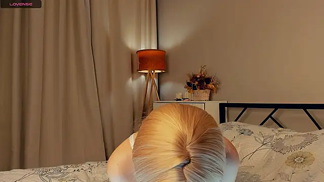 ErinBissonnette online show from November 9, 2025, 7:51 pm