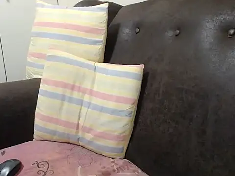 bustylaura4u online show from February 15, 2026, 7:35 pm