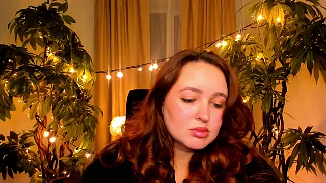 LindaCarson online show from November 18, 2025, 10:18 am