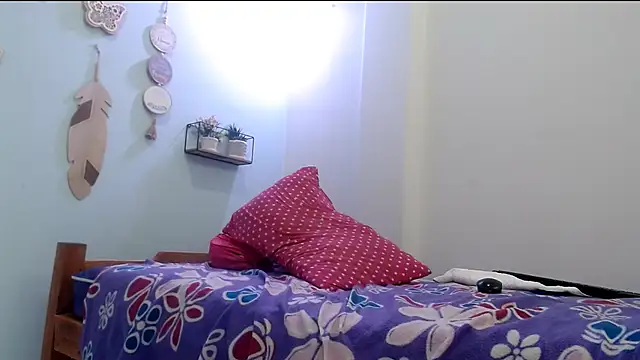 ashlyanaldeep18 online show from December 16, 2025, 2:38 am