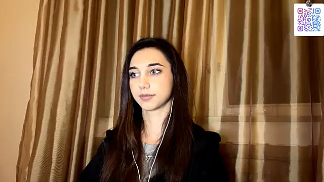 Snapshot of LinaMour chatting on November 8, 2025, 10:13 pm LinaMour online show from November 8, 2025, 10:13 pm