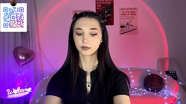 LinaMour online show from May 29, 2026, 10:27 pm
