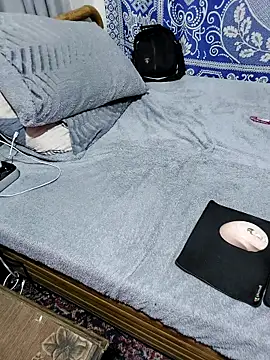 yazinyazin1 online show from March 5, 2026, 9:33 pm