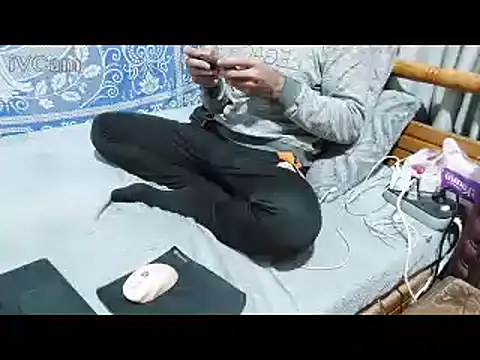 yazinyazin1 online show from March 14, 2026, 4:46 pm