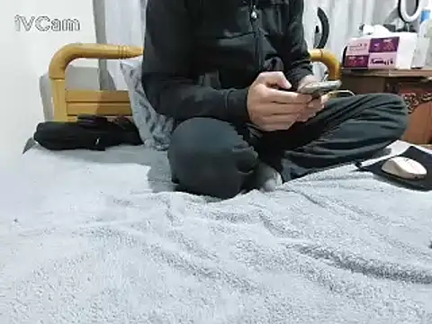 yazinyazin1 online show from January 11, 2026, 3:19 pm