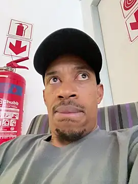 Snapshot of fitsexyman chatting on October 29, 2025, 8:35 am fitsexyman online show from October 29, 2025, 8:35 am