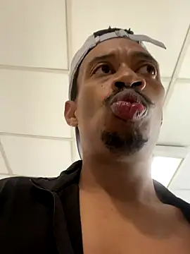 Snapshot of fitsexyman chatting on October 3, 2025, 11:12 am fitsexyman online show from October 3, 2025, 11:12 am