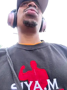 Snapshot of fitsexyman chatting on September 30, 2025, 10:54 am fitsexyman online show from September 30, 2025, 10:54 am