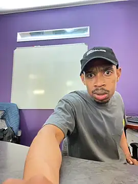 Snapshot of fitsexyman chatting on November 18, 2025, 12:30 pm fitsexyman online show from November 18, 2025, 12:30 pm