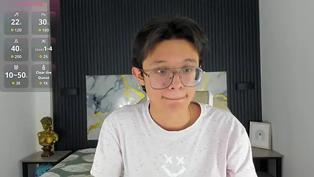 SantiagoRusso18 online show from November 22, 2025, 4:00 am