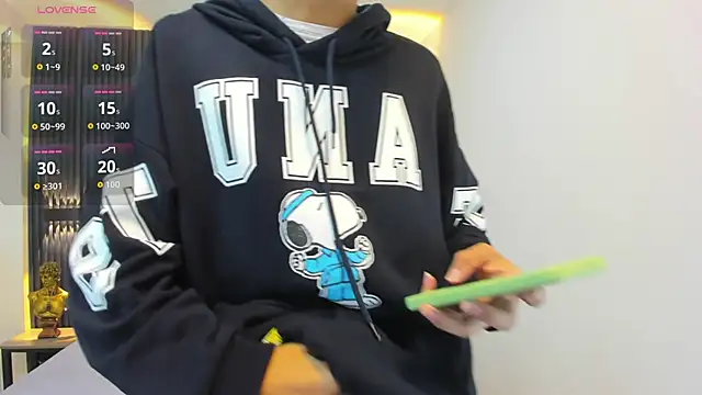 SantiagoRusso18 online show from September 24, 2025, 12:11 pm