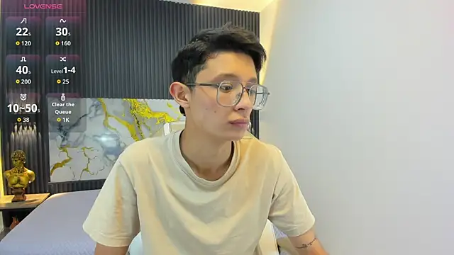 SantiagoRusso18 online show from September 23, 2025, 12:12 pm