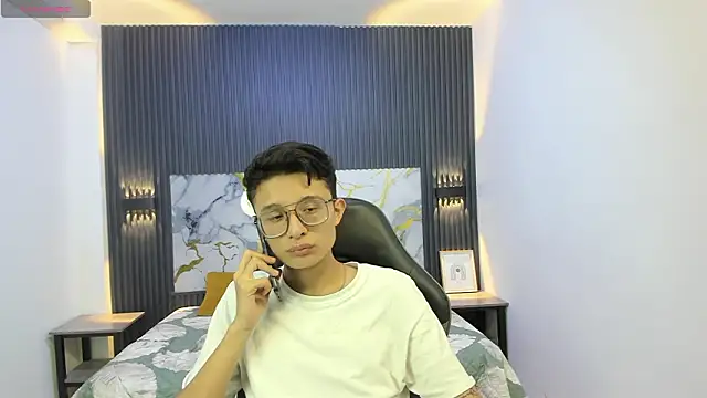 SantiagoRusso18 online show from February 21, 2026, 8:11 pm