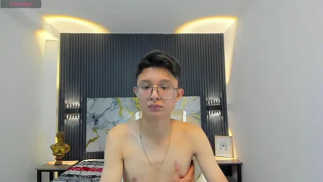 SantiagoRusso18 online show from December 20, 2025, 12:30 pm