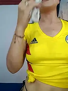 Snapshot of SaraNixx chatting on September 13, 2025, 8:20 pm SaraNixx online show from September 13, 2025, 8:20 pm