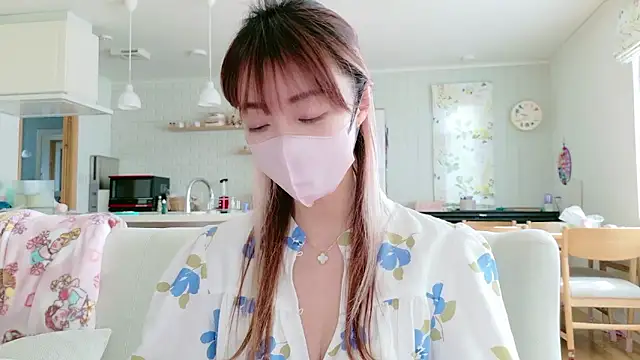 SUZU 1201 online show from April 14, 2026, 12:37 am