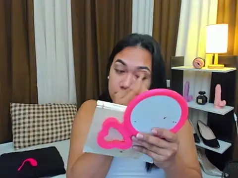 Snapshot of TsUncutKaren chatting on October 25, 2025, 8:31 pm TsUncutKaren online show from October 25, 2025, 8:31 pm