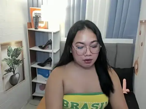 Snapshot of TsUncutKaren chatting on December 2, 2025, 4:52 pm TsUncutKaren online show from December 2, 2025, 4:52 pm