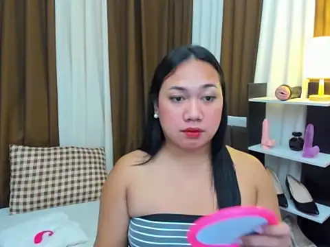 Snapshot of TsUncutKaren chatting on October 23, 2025, 8:40 pm TsUncutKaren online show from October 23, 2025, 8:40 pm