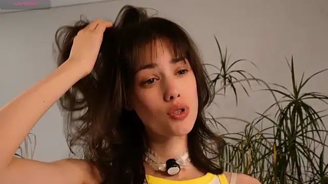 Snapshot of ttragedienne chatting on October 13, 2025, 2:18 pm ttragedienne online show from October 13, 2025, 2:18 pm