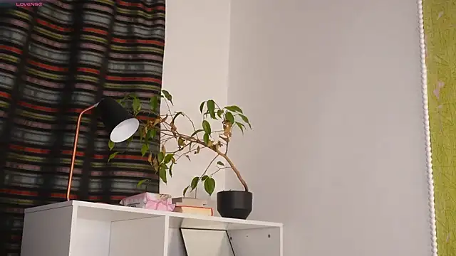 Snapshot of ttragedienne chatting on November 4, 2025, 1:53 am ttragedienne online show from November 4, 2025, 1:53 am