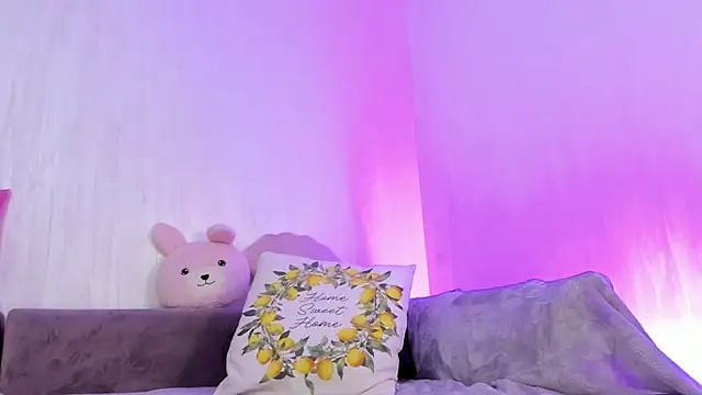 Snapshot of RileyNox chatting on November 19, 2025, 8:53 pm RileyNox online show from November 19, 2025, 8:53 pm