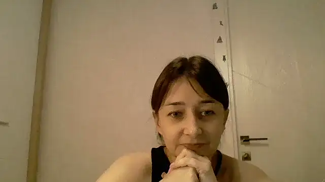Snapshot of Avenique chatting on October 17, 2025, 10:00 pm Avenique online show from October 17, 2025, 10:00 pm