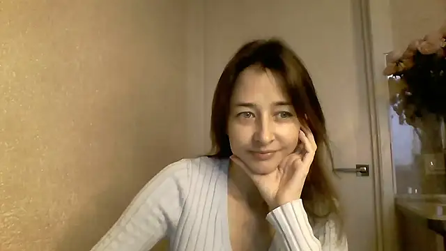 Snapshot of Avenique chatting on October 21, 2025, 1:43 pm Avenique online show from October 21, 2025, 1:43 pm