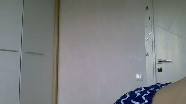 Snapshot of Avenique chatting on October 18, 2025, 12:18 pm Avenique online show from October 18, 2025, 12:18 pm