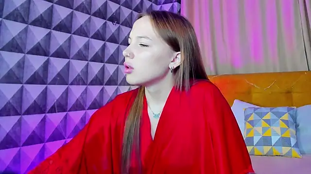 Maria Solis online show from October 7, 2025, 11:50 pm