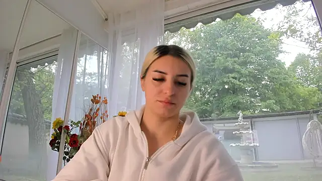 Snapshot of Ella_Vee chatting on May 2, 2026, 5:23 am Ella Vee online show from May 2, 2026, 5:23 am