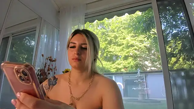 Snapshot of Ella_Vee chatting on May 24, 2026, 5:18 am Ella Vee online show from May 24, 2026, 5:18 am