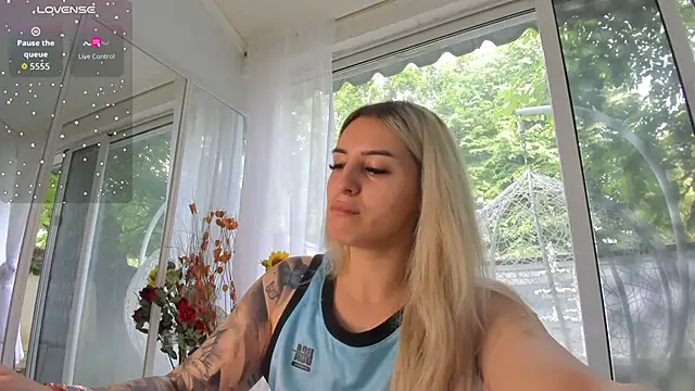 Snapshot of Ella_Vee chatting on June 1, 2026, 6:02 am Ella Vee online show from June 1, 2026, 6:02 am