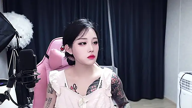 Snapshot of SHENSHEN-2025 chatting on October 8, 2025, 1:23 pm SHENSHEN-2025 online show from October 8, 2025, 1:23 pm