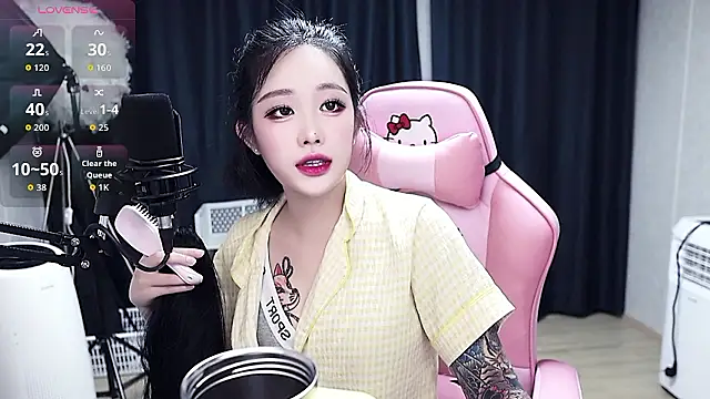 Snapshot of SHENSHEN-2025 chatting on October 7, 2025, 12:06 pm SHENSHEN-2025 online show from October 7, 2025, 12:06 pm