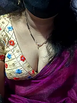 luci-queen online show from December 22, 2025, 2:44 am