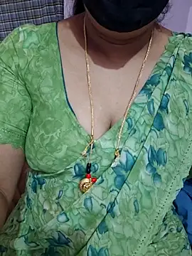 Snapshot of luci-queen chatting on April 21, 2026, 7:26 am luci-queen online show from April 21, 2026, 7:26 am