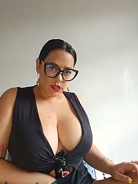 Nicoleefaith  online show from June 3, 2026, 2:07 pm