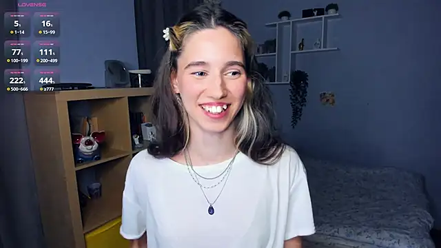 AntonettaTarring online show from September 24, 2025, 10:11 am