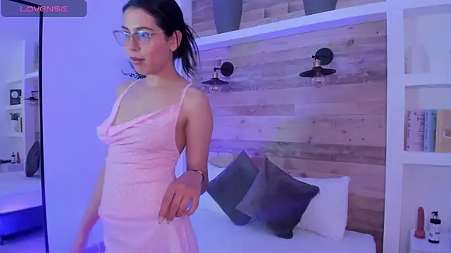 desireee  online show from February 19, 2026, 7:22 pm