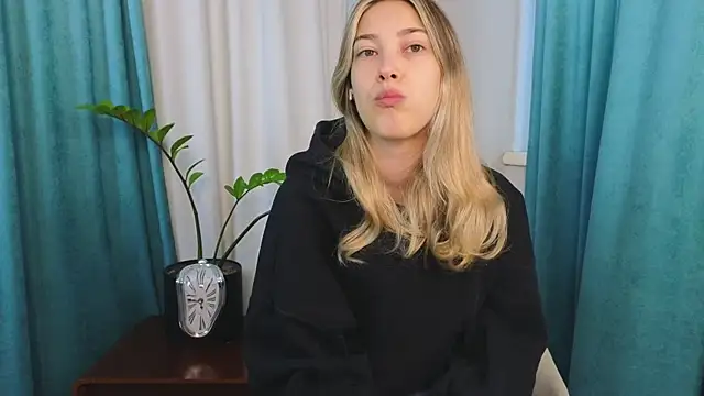 Snapshot of AngelicRice chatting on September 13, 2025, 11:10 am AngelicRice online show from September 13, 2025, 11:10 am