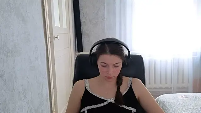 CutieAnny online show from November 7, 2025, 4:39 am