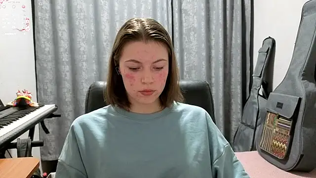 CutieAnny online show from May 27, 2026, 8:27 pm