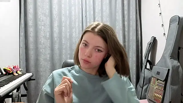 CutieAnny online show from May 19, 2026, 8:05 pm