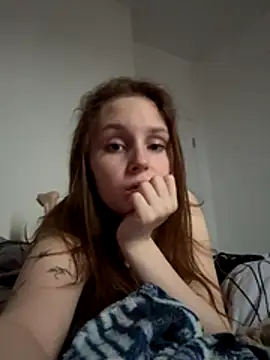 HoneyLace  online show from December 3, 2025, 11:09 am