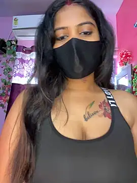 Snapshot of V-Hot-Sweti chatting on November 6, 2025, 8:18 am V-Hot-Sweti online show from November 6, 2025, 8:18 am