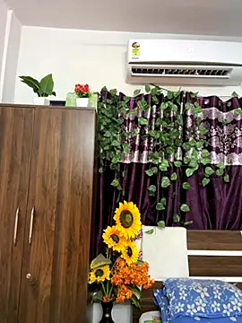 Snapshot of V-Hot-Sweti chatting on October 29, 2025, 5:23 pm V-Hot-Sweti online show from October 29, 2025, 5:23 pm