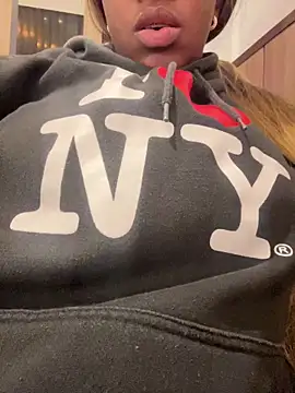 MiaPersie online show from March 13, 2026, 4:23 pm