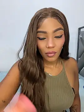zaracollins01 online show from May 19, 2026, 9:22 pm