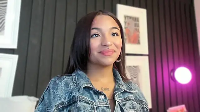 Snapshot of Manelyk_evanss_ chatting on December 3, 2025, 10:58 am Manelyk evanss online show from December 3, 2025, 10:58 am